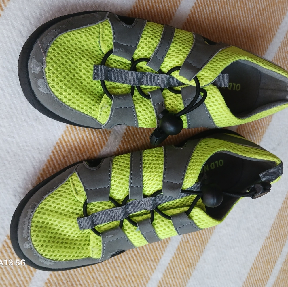 Old Navy Sz:1 Trek Shoes gray , green yellow mesh lock lace water sandals shoes
